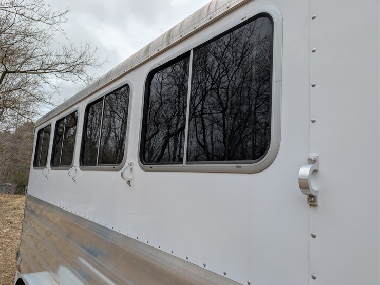 #282-•-2015-featherlite-29'-aluminum-gooseneck-horse-trailer-(wi-title)-(ridgeland,-wi)-image-20