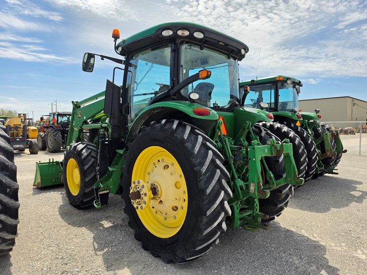 2014-john-deere-7210r-image-16