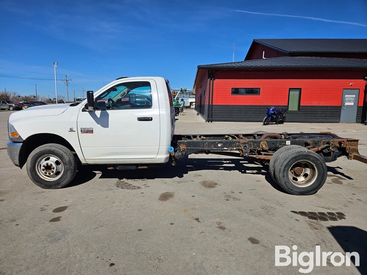 2011-dodge-ram-3500-image-8