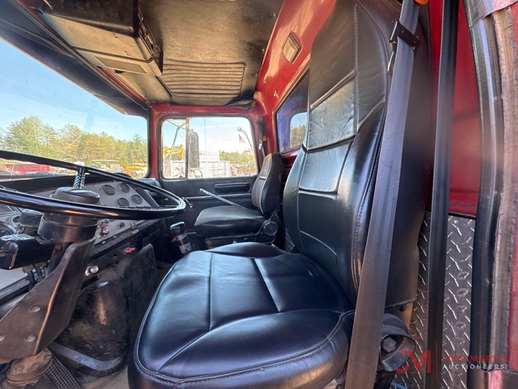 1994-ford-l9000-image-16