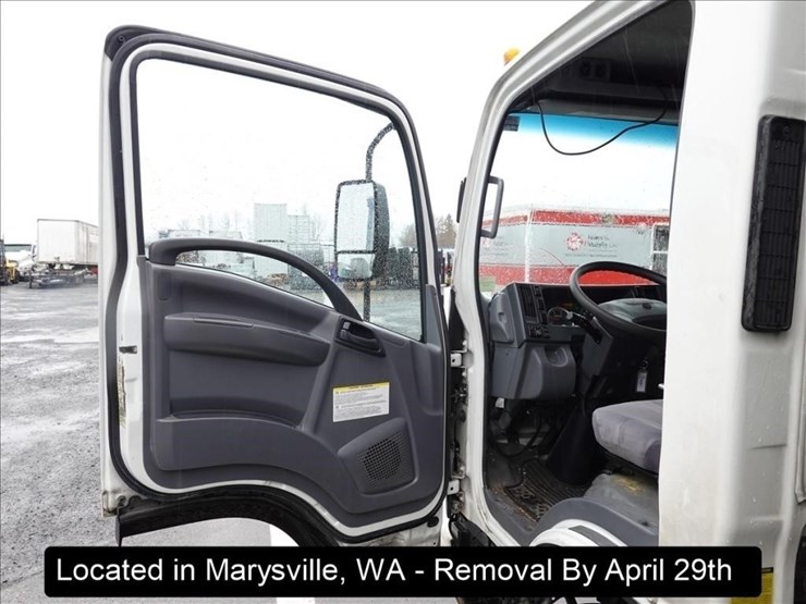 2017-isuzu-nqr-image-23