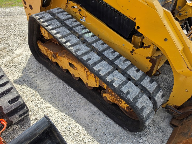 2021-caterpillar-299d3-image-23