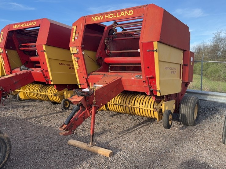 new-holland-853-image-1