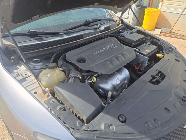 2015-chrysler-200-s-sedan-4d-image-22