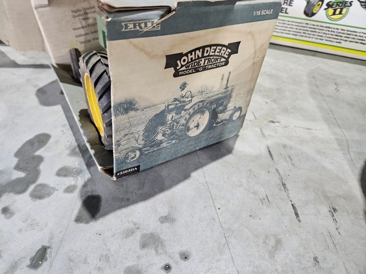 #979-•-john-deere-model-g-wide-front-1/16-die-cast-toy-image-6
