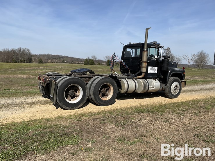 1987-mack-r688st-image-5