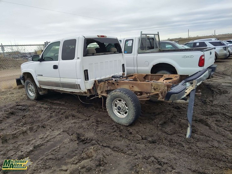 2004-chevrolet-silverado-2500hd-image-2