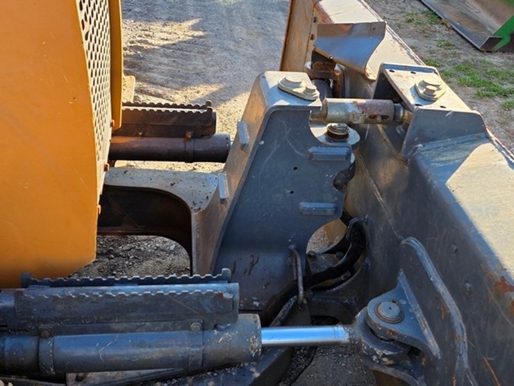 2013-case-850m-image-44