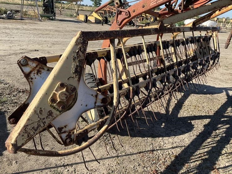 new-holland-260-image-12