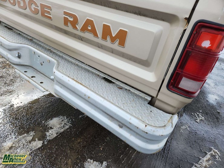 1992-dodge-150-image-36