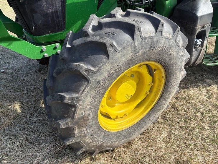 2022-john-deere-5100m-image-14