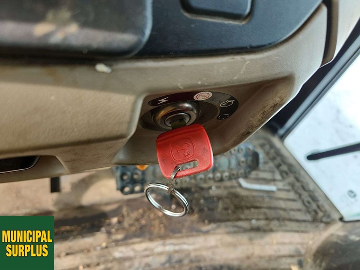 2014-john-deere-6115d-image-14