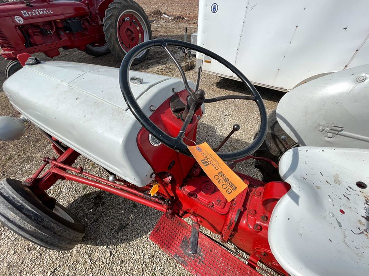 1948-ford-8n-image-31