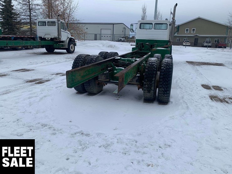 1999-freightliner-fl80-image-10