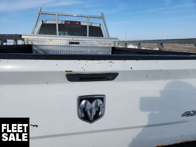 2013-dodge-3500-image-38