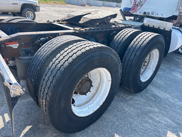 2003-freightliner-columbia-120-image-7