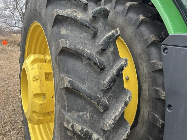 2014-john-deere-8320r-image-30