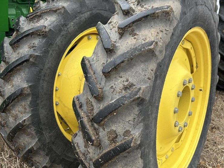2014-john-deere-8320r-image-10