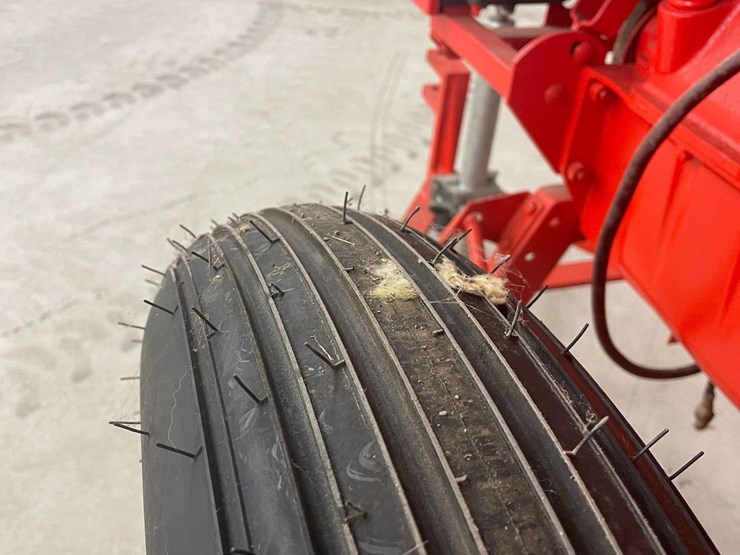 1950-ford-8n-image-17