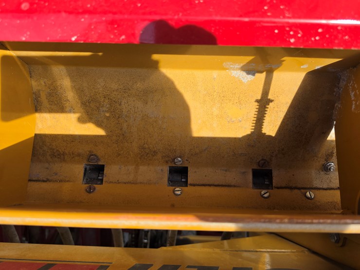 2022-haybuster-107c-image-10