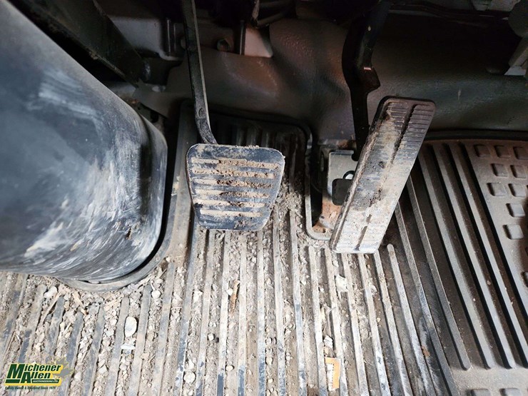 2016-isuzu-npr-image-9