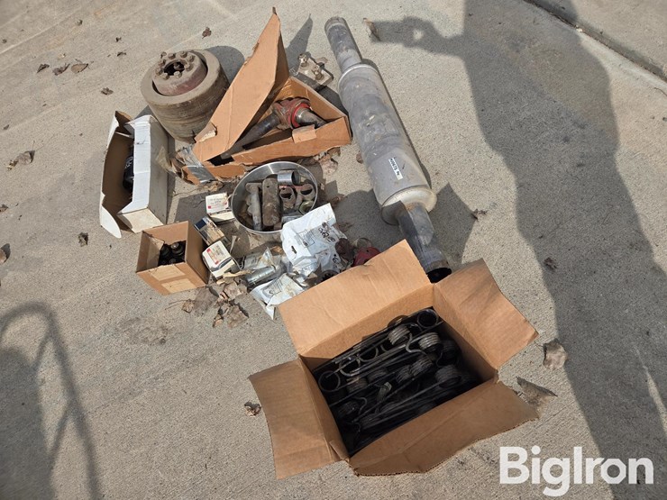 case-ih-antique-tractor-parts-image-2