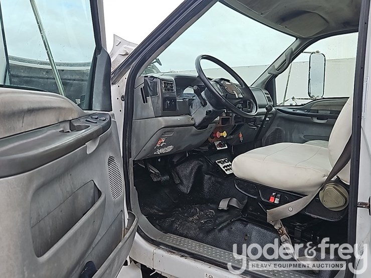 2006-ford-f750-image-32