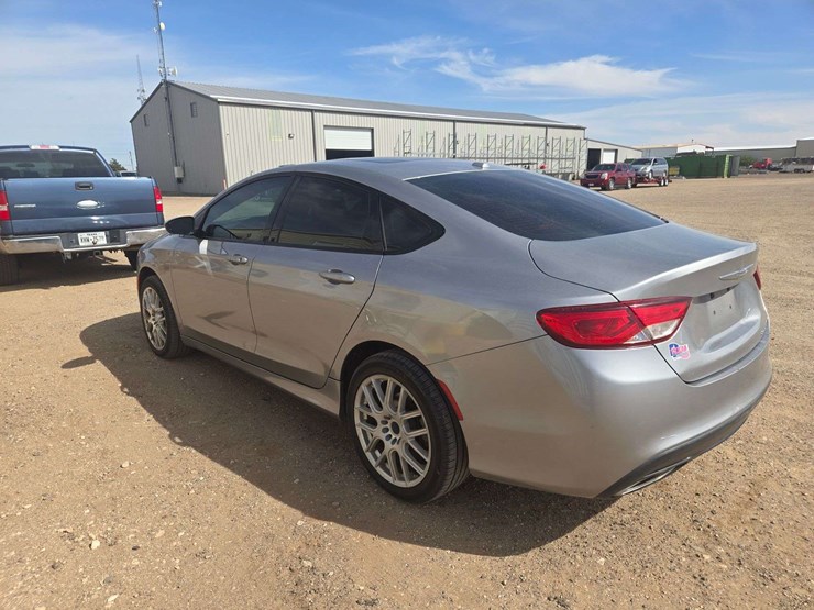 2015-chrysler-200-s-sedan-4d-image-5