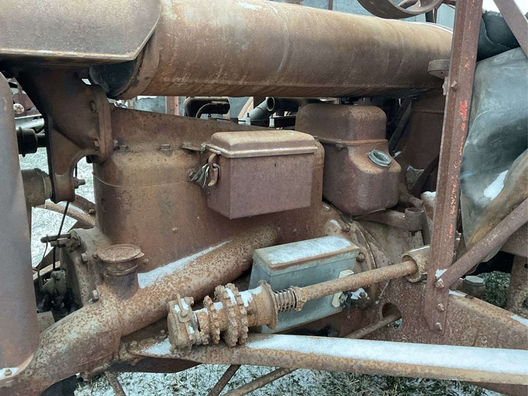 fordson-with-mounted-gleaner-combine-image-18