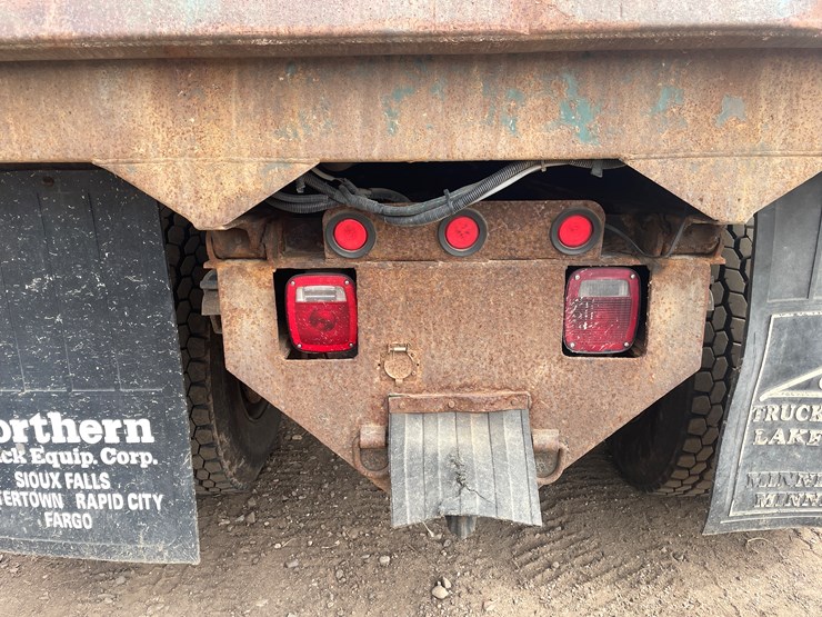 #212-•-2005-sterling-dump-truck-(has-mn-title)-(mora,-mn)-image-16