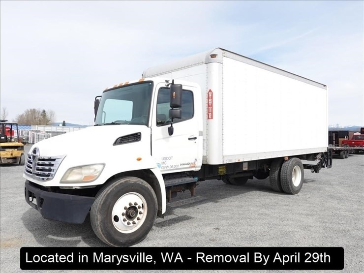 2010-hino-268-image-1