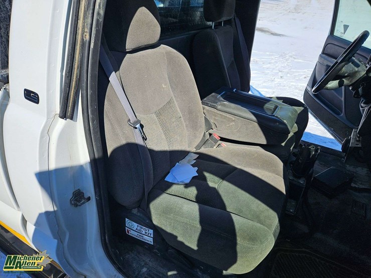 2005-chevrolet-silverado-2500hd-image-17