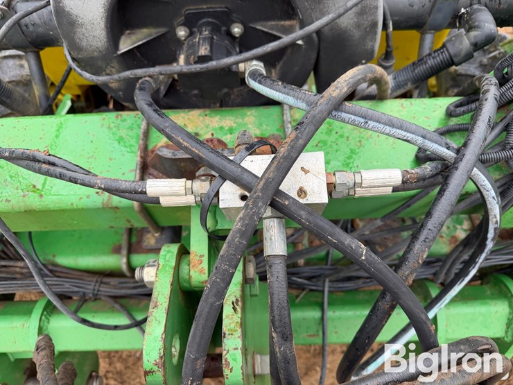 john-deere-1720-image-11