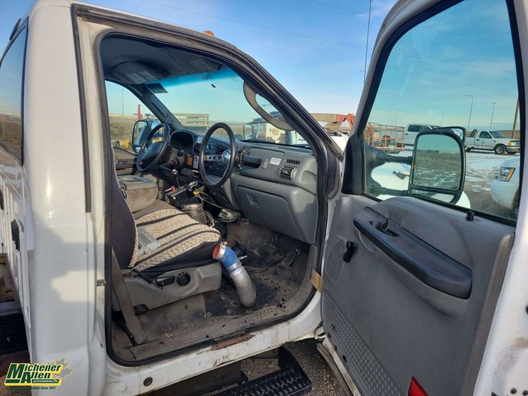 2006-ford-f550-image-24