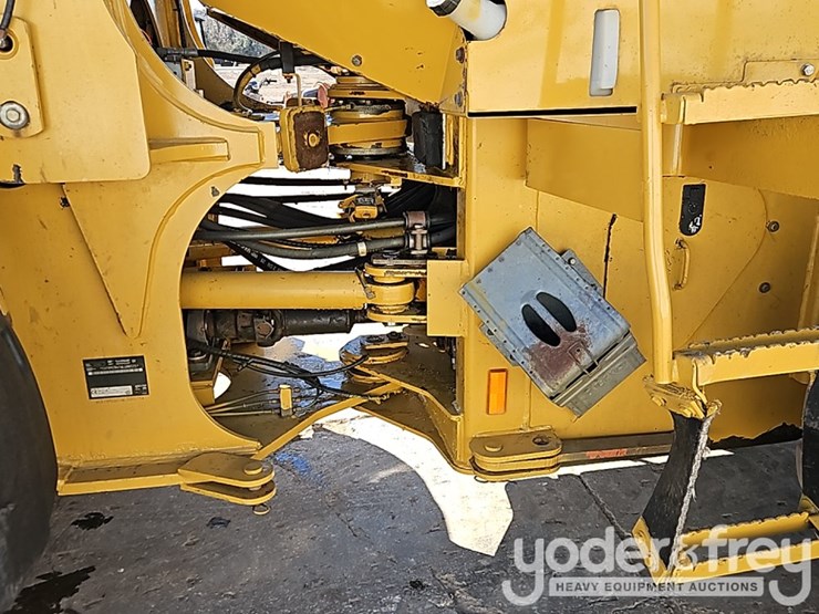 caterpillar-928g-image-18