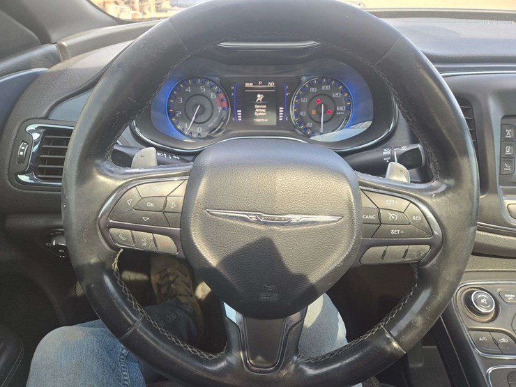 2015-chrysler-200-s-sedan-4d-image-18