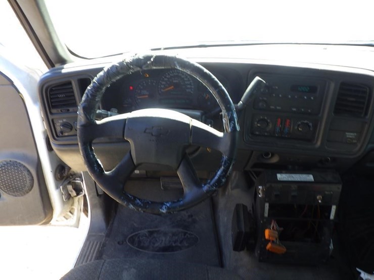 2003-chevrolet-2500hd-image-8