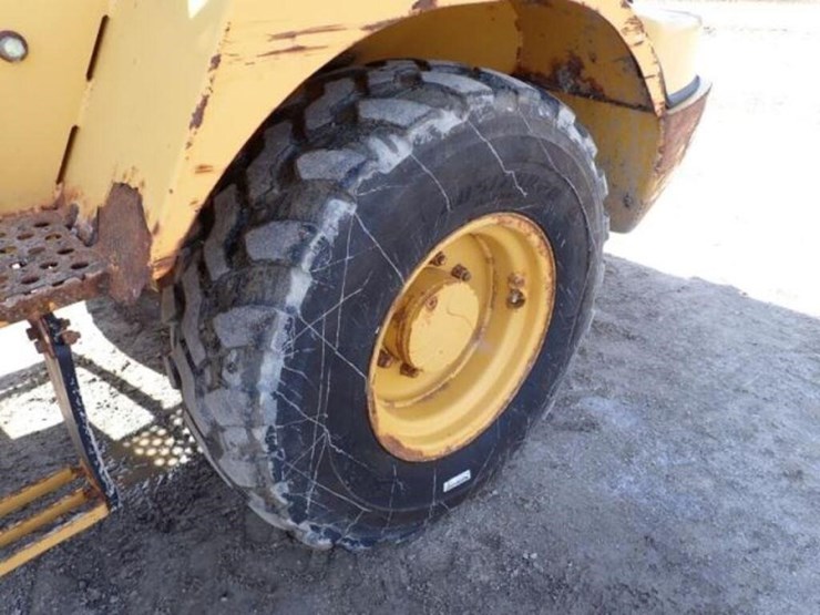 2011-deere-304j-image-42