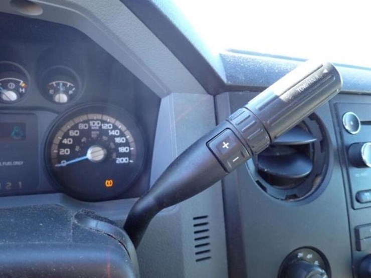 2016-ford-f350-xlt-image-15