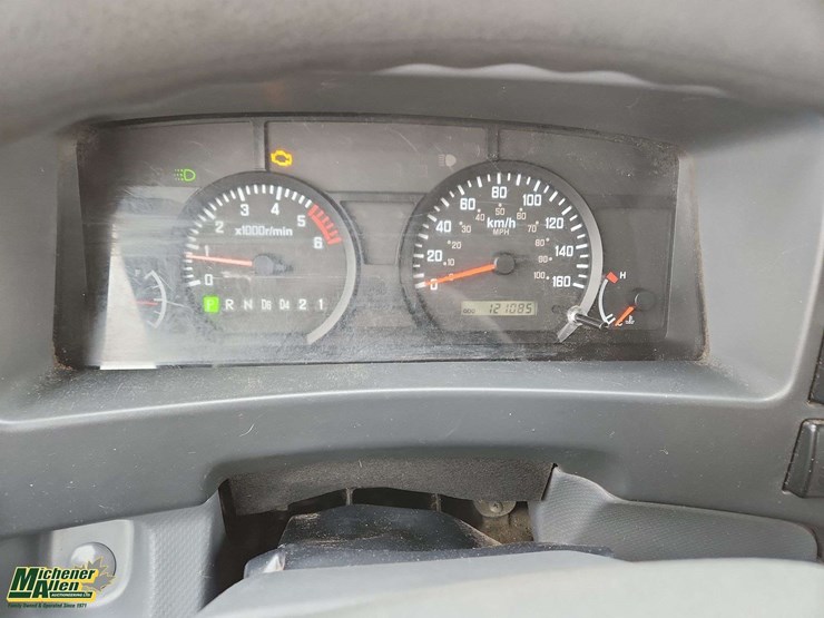 2016-isuzu-npr-image-7