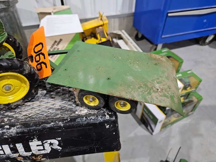 #990-•-john-deere-model-a-1/16-die-cast-toy-tractor-image-4