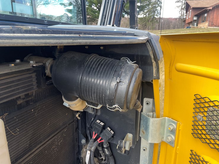 2020-deere-60g-image-31