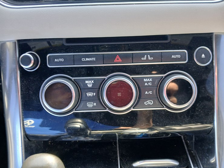 2016-land-rover-range-rover-image-42