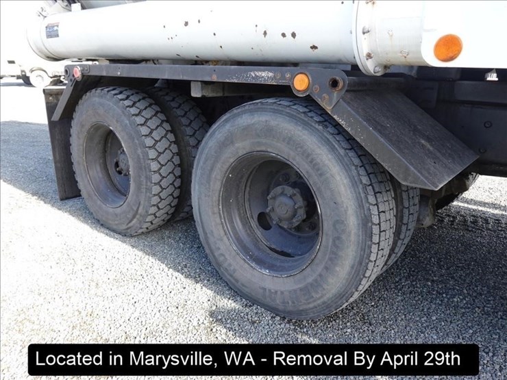 2005-international-7600-image-52