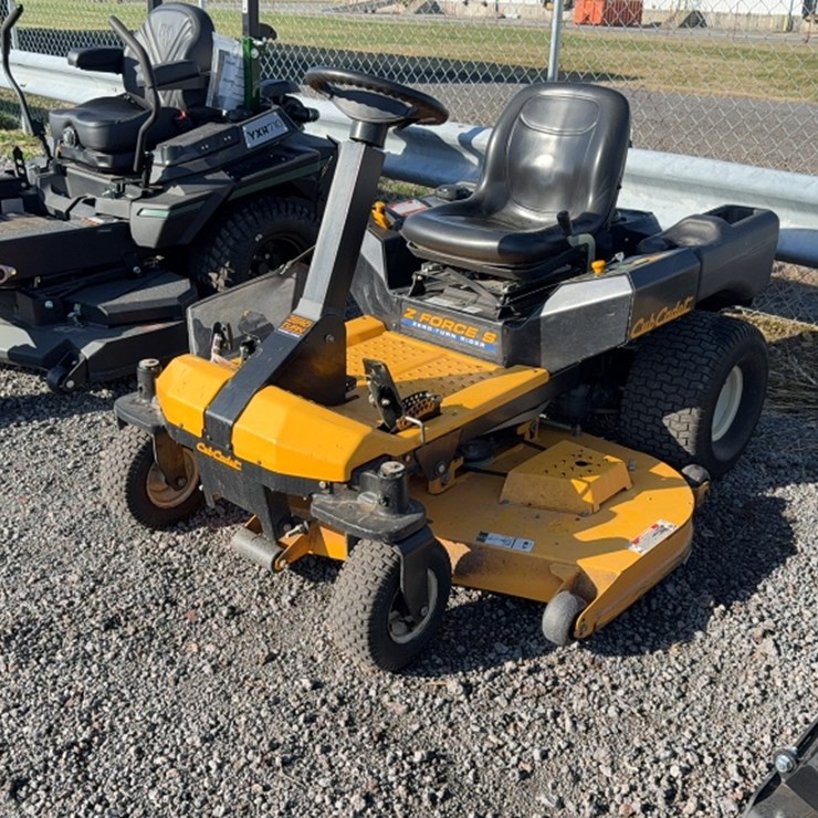 #4057 • 2013 CUB CADET Z-FORCE ZERO TURN MOWER