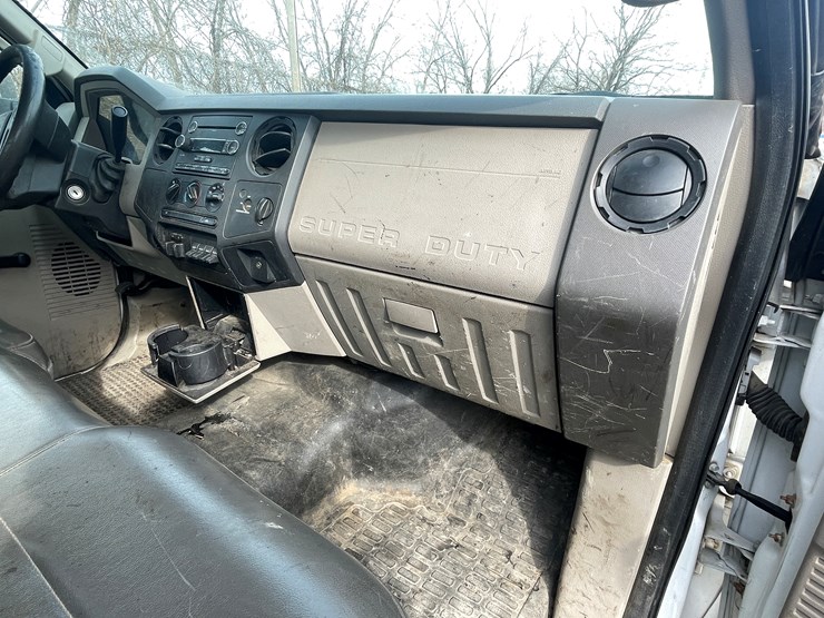2009-ford-f550-image-40