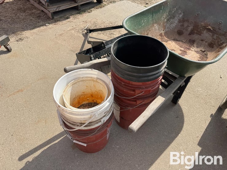 wheel-barrows-&-yard-rake-image-11