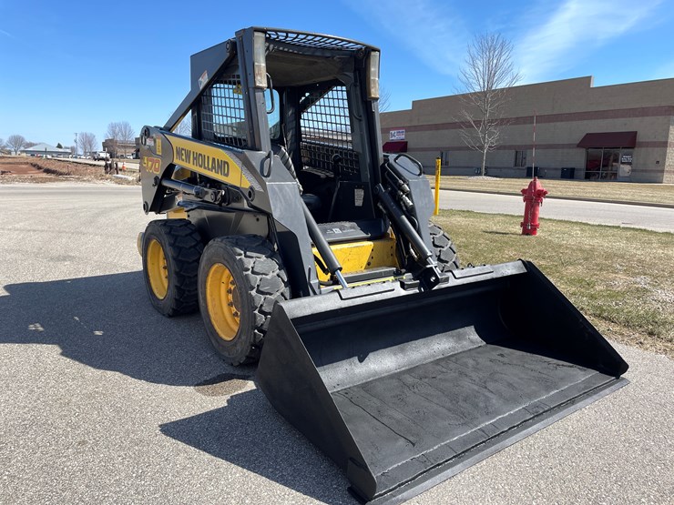 new-holland-l170-image-3