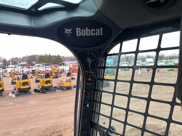 2018-bobcat-t740-image-36