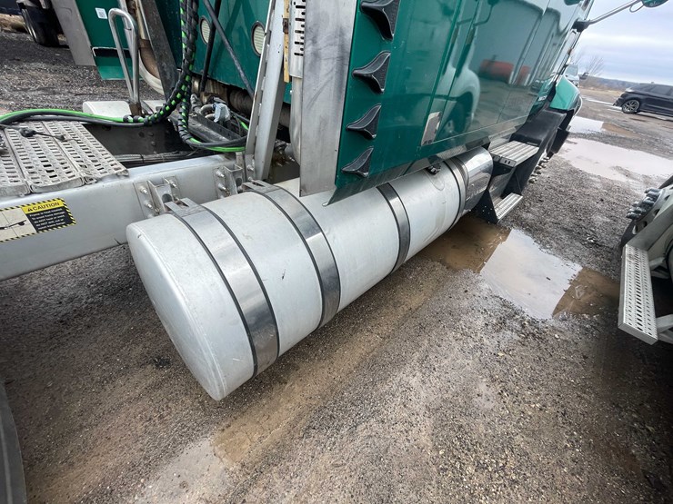 #236-•-2011-mack-semi-tractor-(title-in-delay)-(denmark,-wi)-image-33